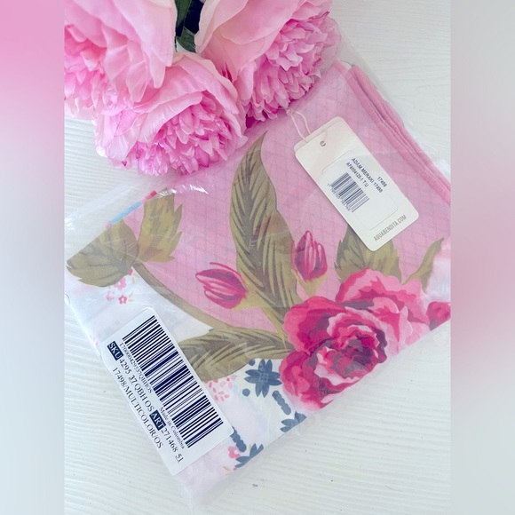 Victoria’s Secret Agua Bendita Floral Beach Towel - Picture 6 of 6